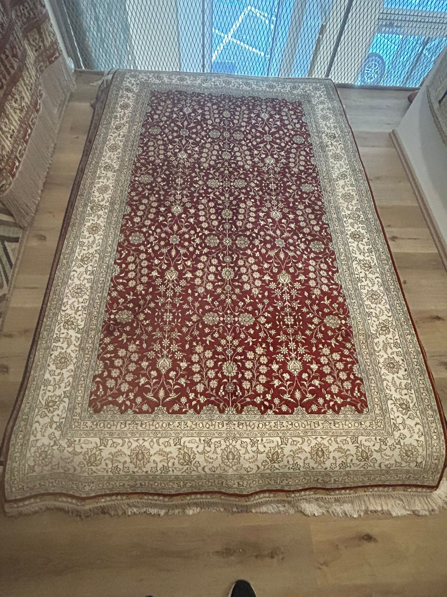 Hereke hedvábný koberec květinový 160x280cm