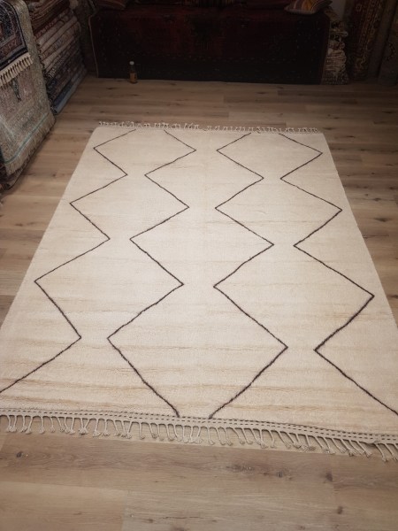 Koberec béžový vlněný se vzorem 160x270cm