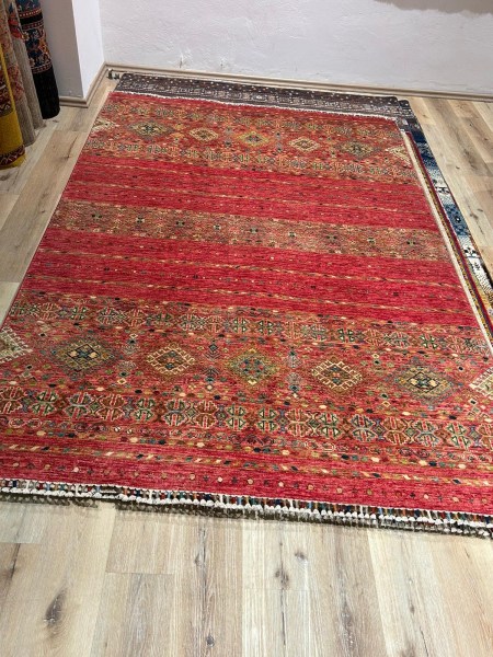 koberec-orientalni-cerveny-se-vzory-10